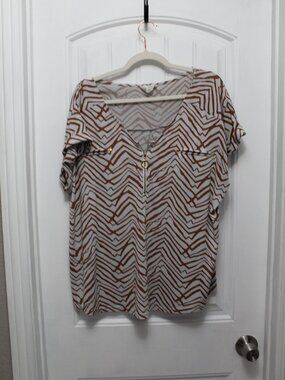 Flower And Feather  White and Brown Woman's Short Sleeve Blouse size 1XL (24-13)